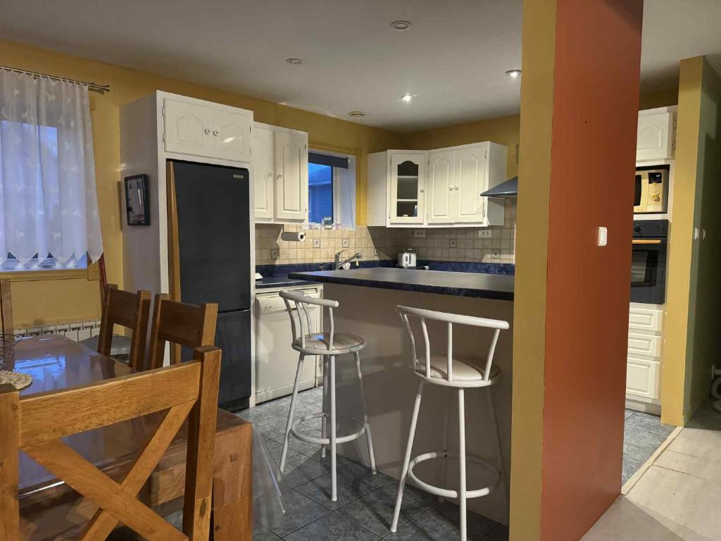 Kuchyň nebo kuchyňský kout v ubytování A louer une maison entière ou à la chambre