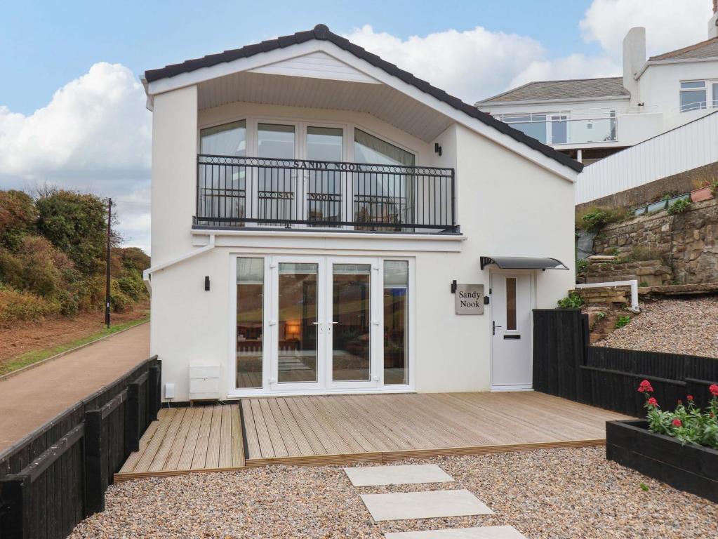 Το κτήριο όπου στεγάζεται  η παραθεριστική κατοικία