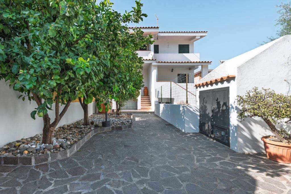 Το κτήριο όπου στεγάζεται  η παραθεριστική κατοικία