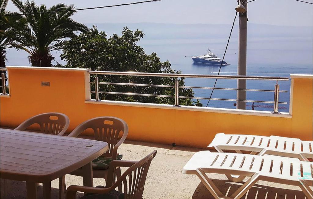 Lovely Apartment In Omis With Wifi