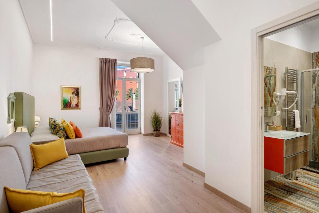 a living room with a couch and a table at Ligea in Castellammare di Stabia