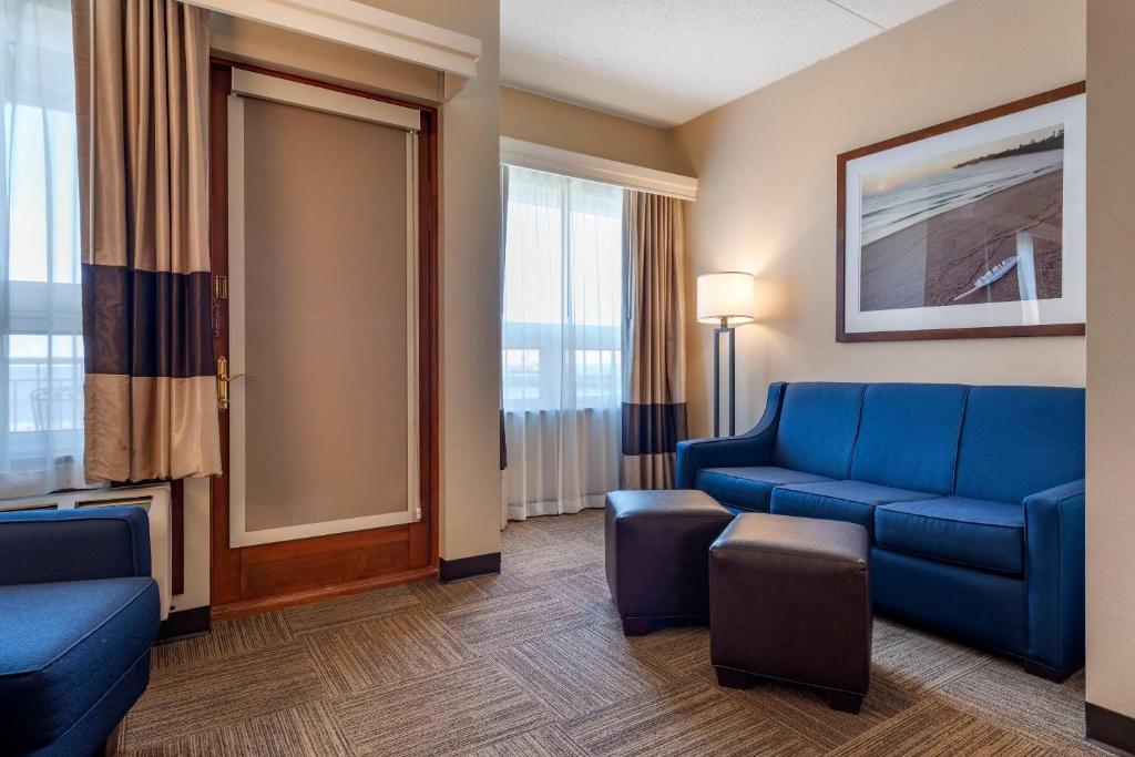 Lift Bridge Lodge, an Ascend Collection Hotel - Queen Suite With Sofa Bed And Balcony - Lake View