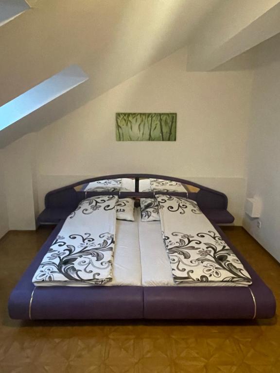 Ένα ή περισσότερα κρεβάτια σε δωμάτιο στο MB I Free Parking I Self Check in