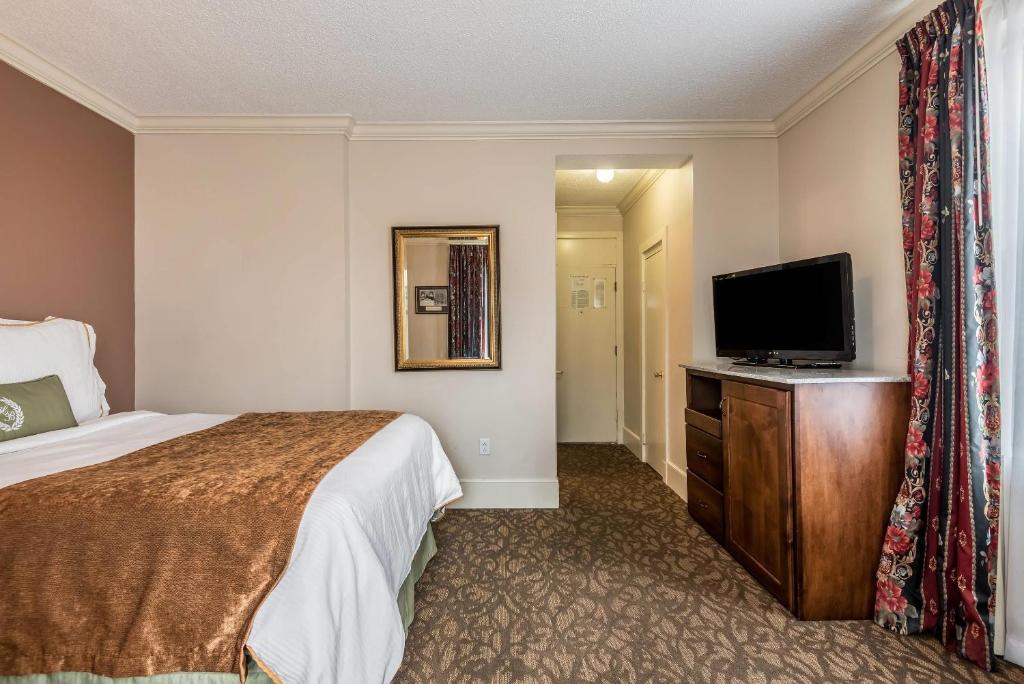 Hotel Bothwell Sedalia Central District, an Ascend Collection Hotel - Queen Room - Non-Smoking