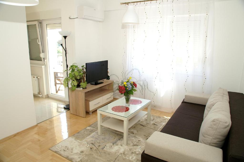 a living room with a couch and a table at Apartment Max in Banja Luka