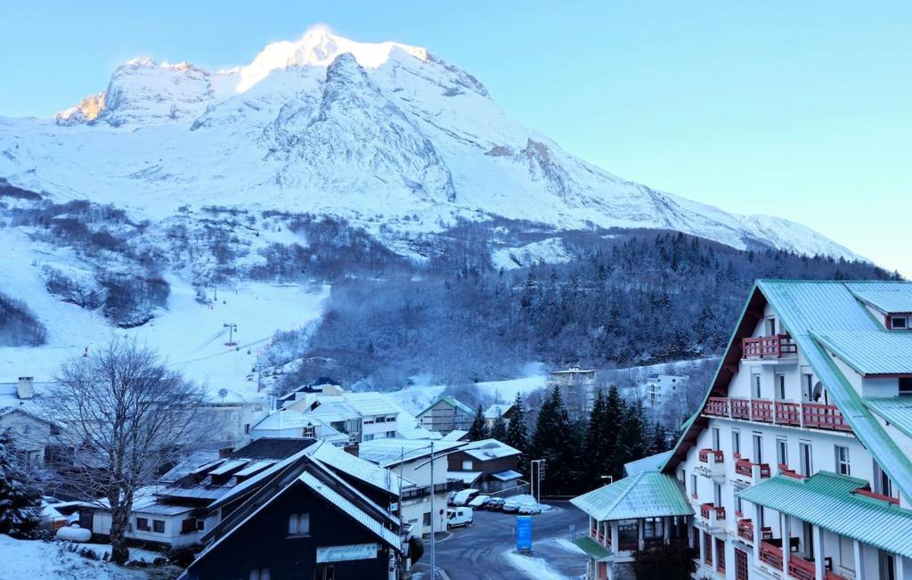 منظر الجبل العام أو منظر الجبل من الشقة