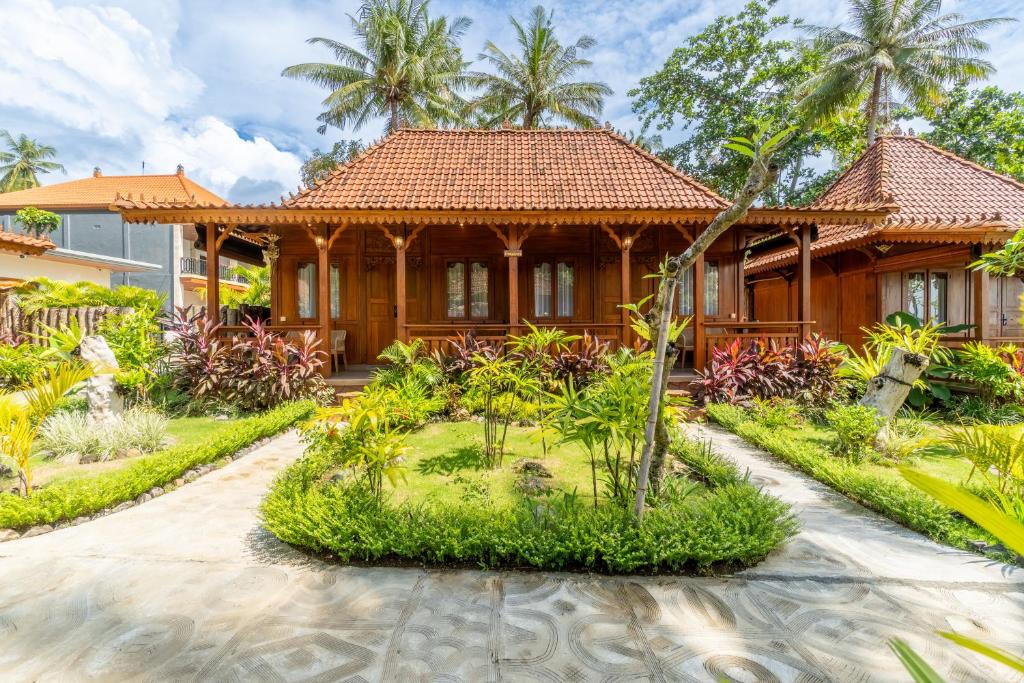 Dani Beach Villa - Beachfront Villas in Tejakula - Family Room