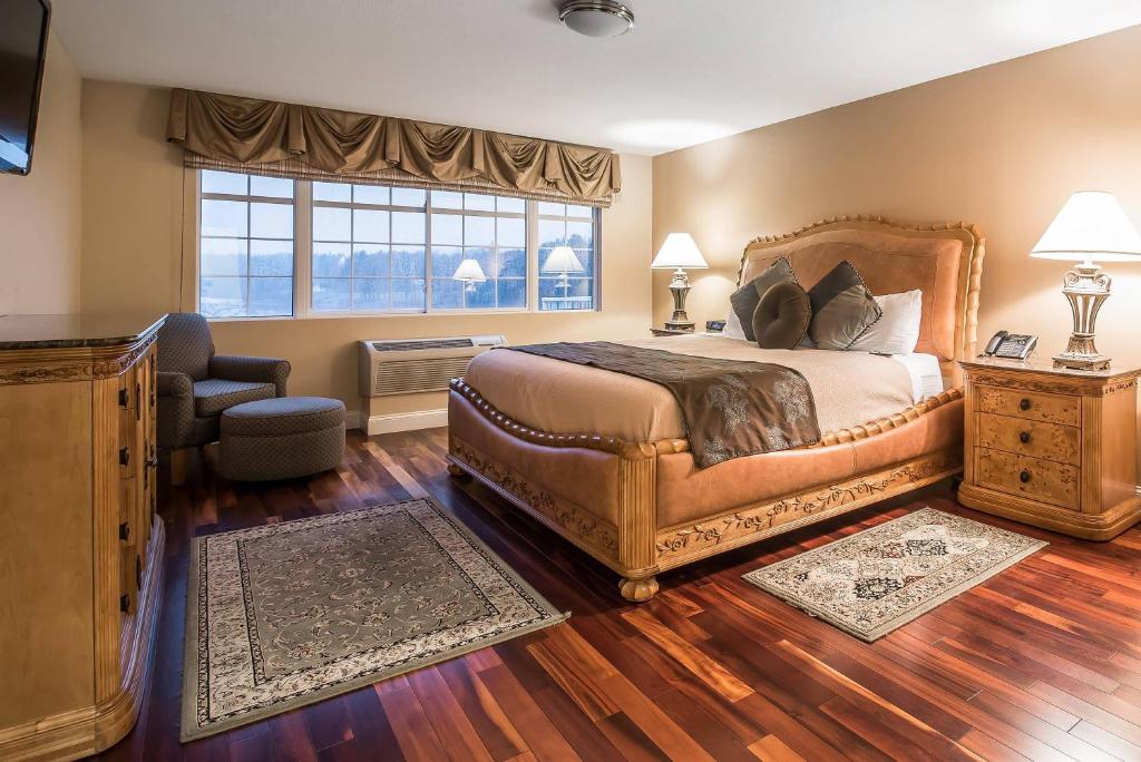 Riverside Hotel, an Ascend Collection Hotel photo