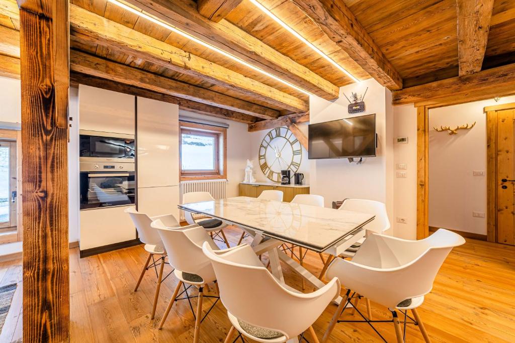 Kuchyň nebo kuchyňský kout v ubytování Un Sogno Tra Le Dolomiti