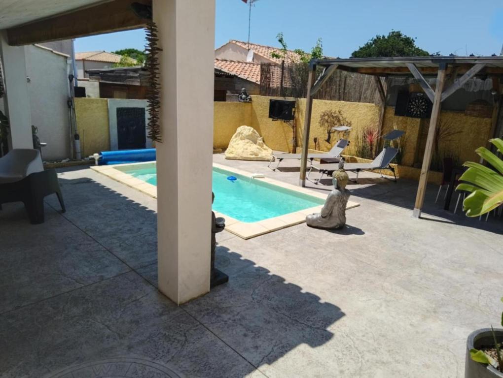 La alberca dentro o cerca de L'Echappée Belle de Thau