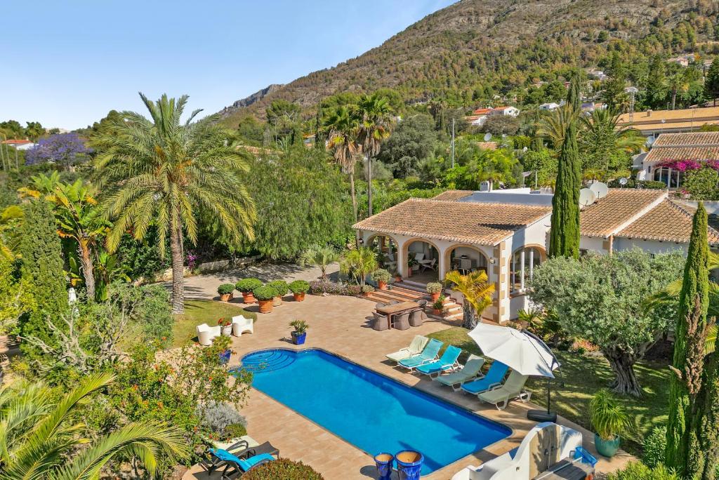 Bazén v ubytování Flores nebo v jeho okolí