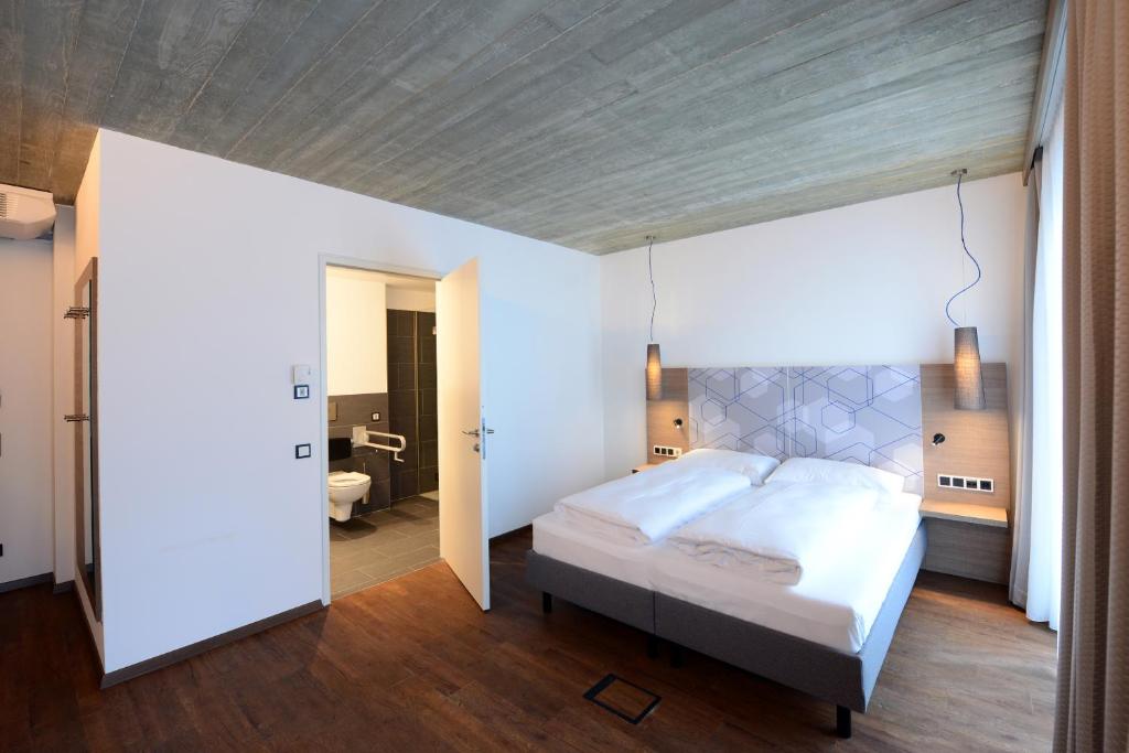 Postel nebo postele na pokoji v ubytování arte Hotel Kufstein