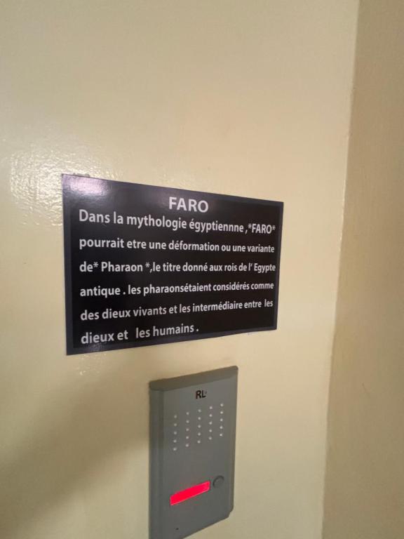 a sign on the wall of a bathroom at Residence FATIMA in Thiès