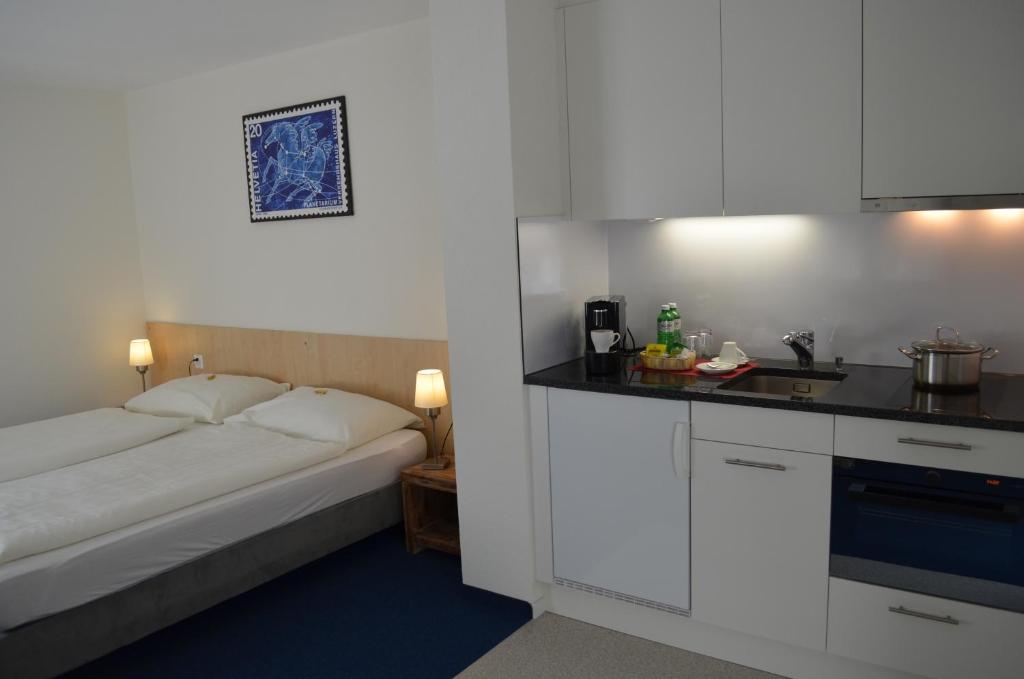 Kuchyň nebo kuchyňský kout v ubytování Central Hotel Post