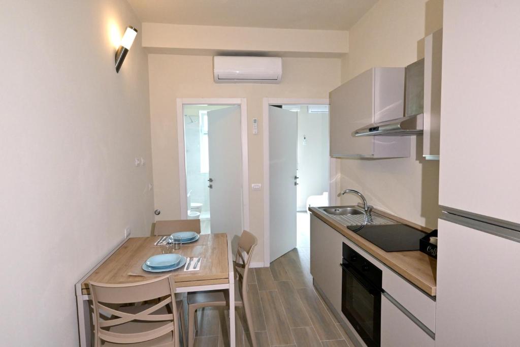 a small kitchen with a wooden table in a room at City Loft in Piacenza