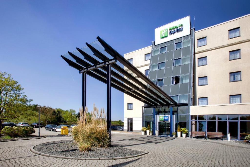 Holiday Inn Express Frankfurt Airport by IHG photo