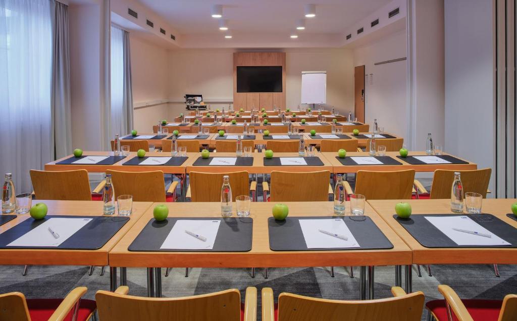 Holiday Inn Express Frankfurt Airport by IHG photo