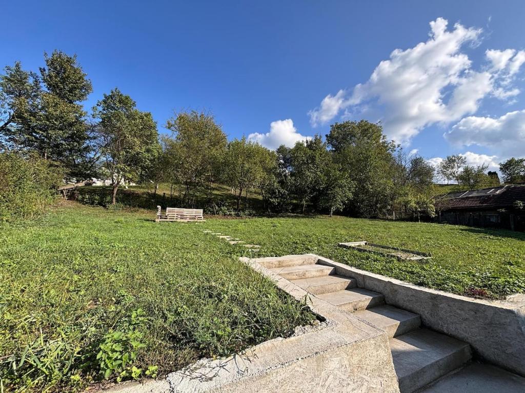 Jardín al aire libre en Charming Little House in Brad