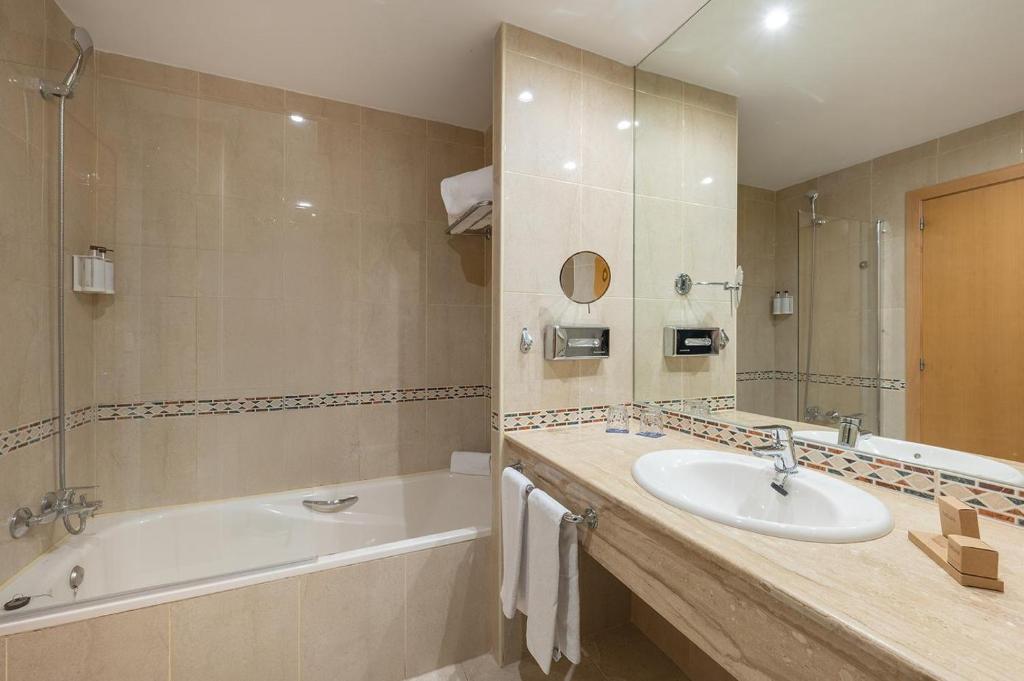 Port Alicante City & Beach - Vierbettzimmer Ohne Terrasse (3 Erwachsene)