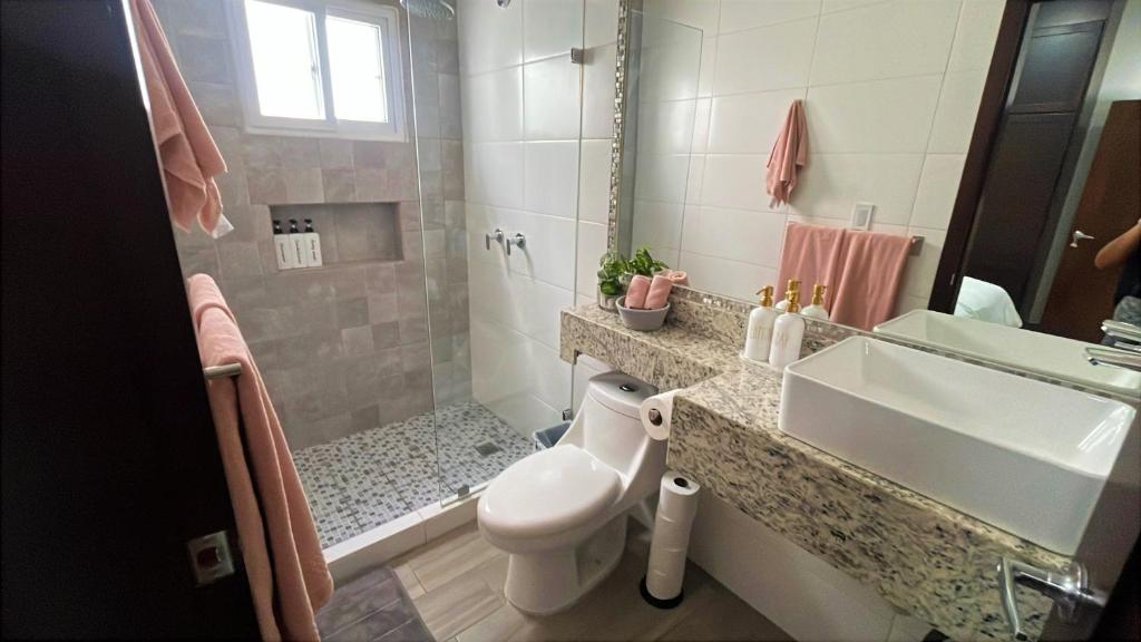 Ένα μπάνιο στο Modern Room-Gated Community