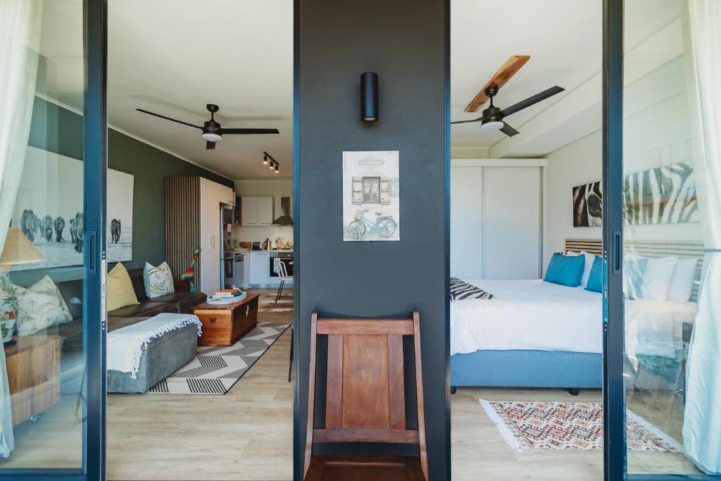 Ένα ή περισσότερα κρεβάτια σε δωμάτιο στο 103 The Meadows, central George with amazing views and location