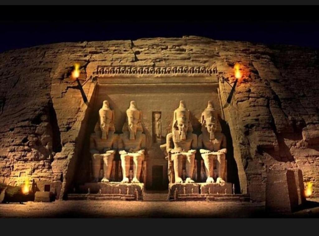 Φωτογραφία από το άλμπουμ του Ramses King σε Αμπού Σίμπελ