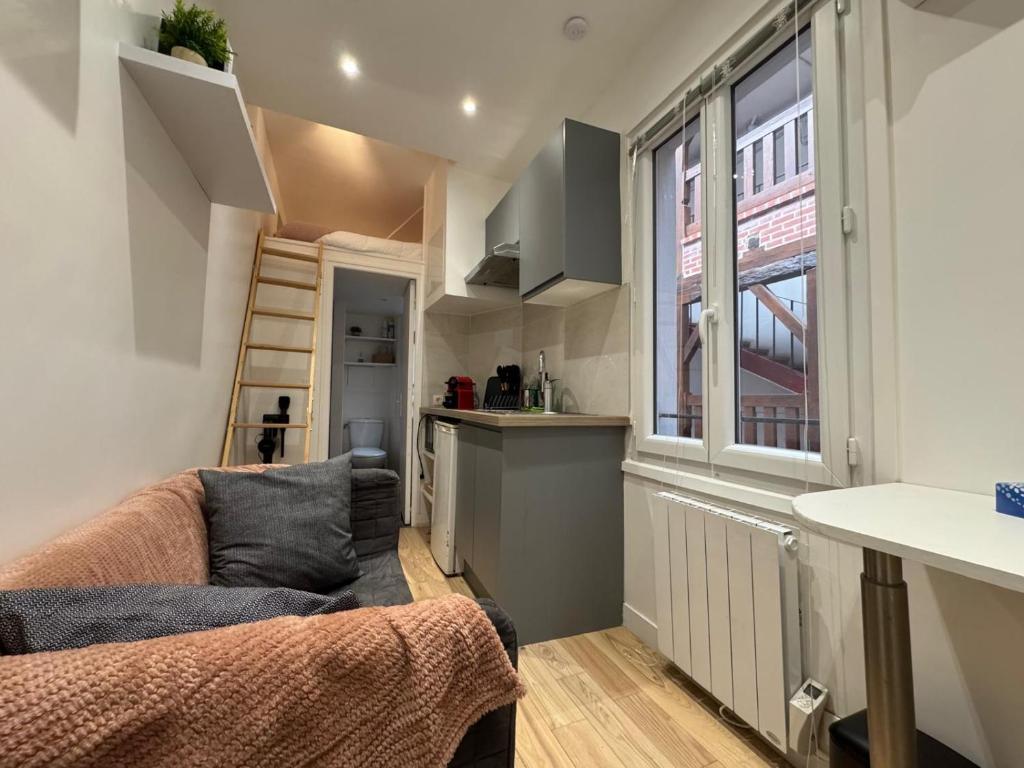 Unbeatable location! Cozy Parisian getaway for two