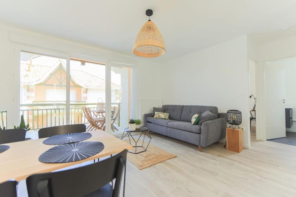 Et opholdsområde på Appartement Les Verdiers dans résidence calme à Andernos