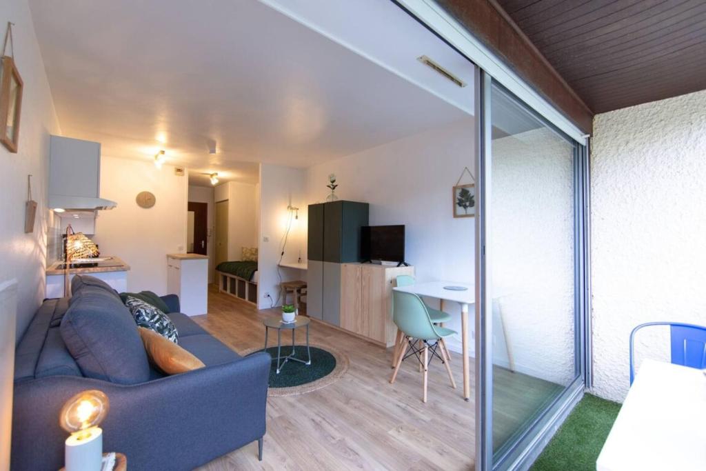 TV a/nebo společenská místnost v ubytování Studio Du Port 17 - à 100m du port ostréicole