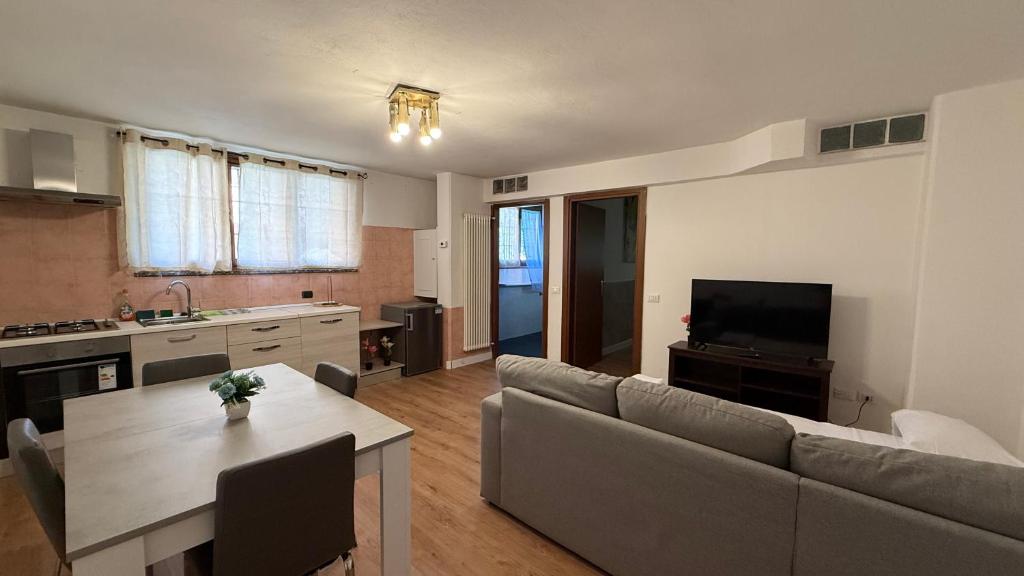 Kuchyň nebo kuchyňský kout v ubytování De Homes - Grazioso Appartamento vicino Assago e Milano