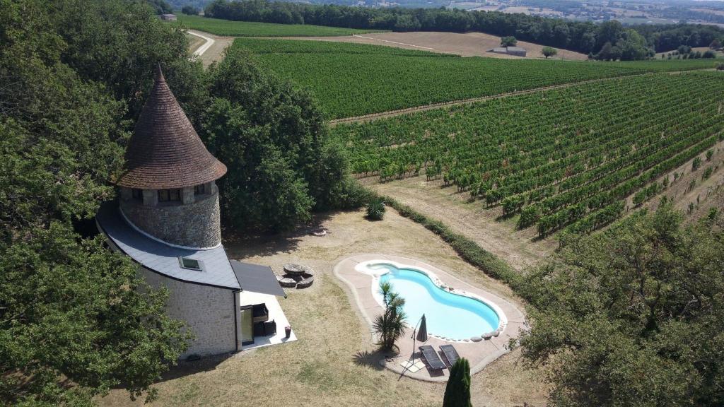 Bazén v ubytování Romantic 18th-Century Windmill Retreat with Pool, Hot Tub Panoramic Views nebo v jeho okolí