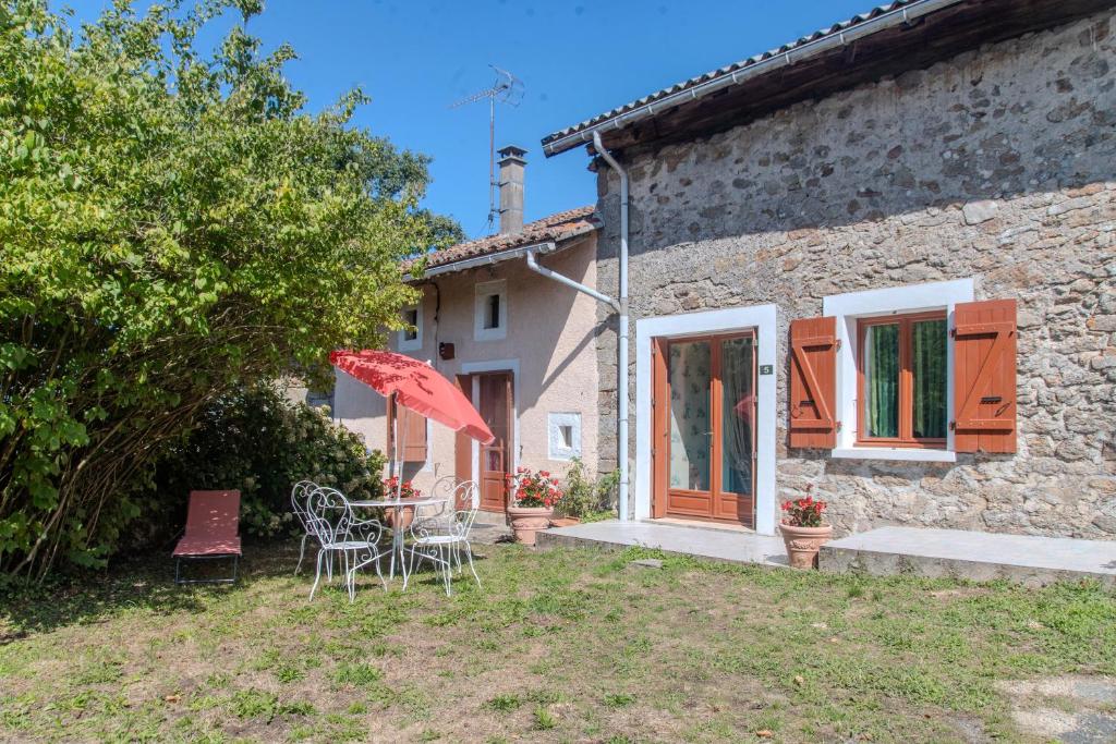 Το κτήριο όπου στεγάζεται  η παραθεριστική κατοικία