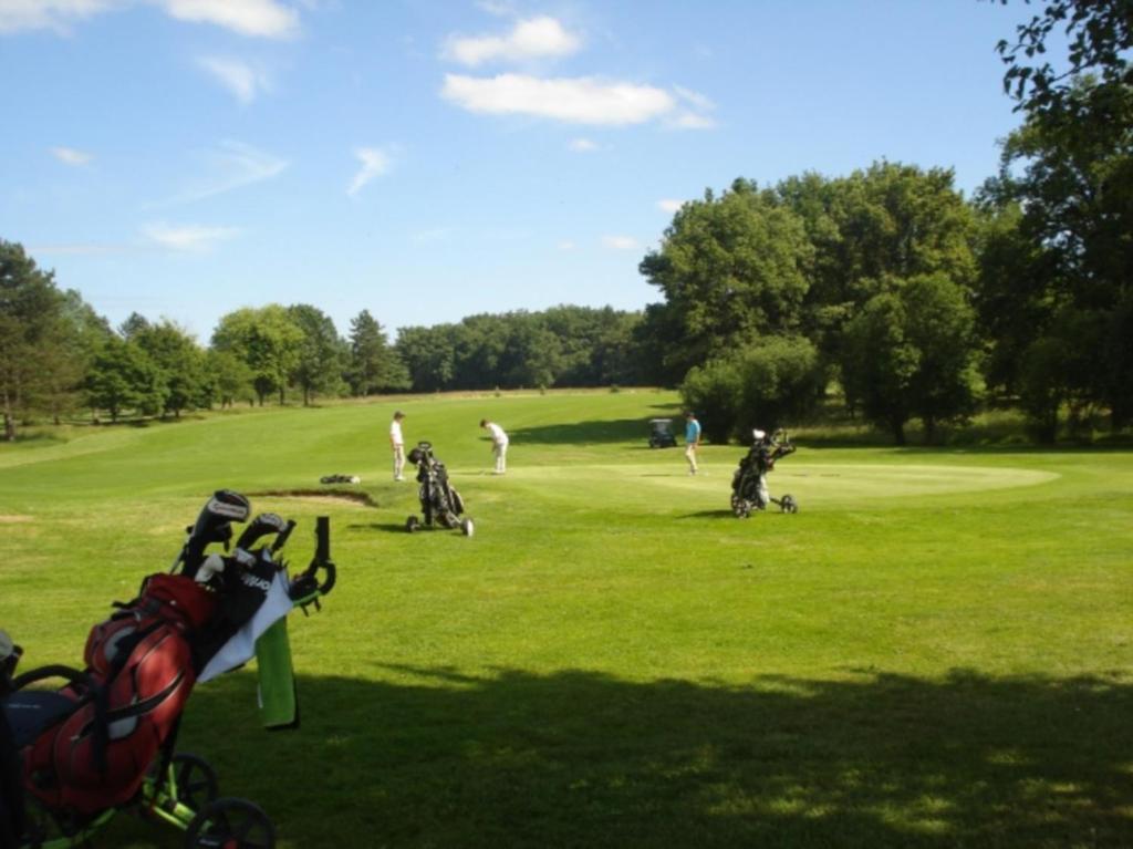 Golf v hotelu nebo okolí