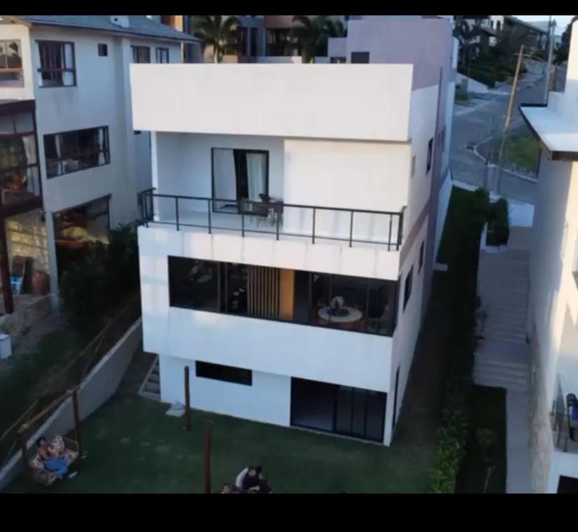 Το κτήριο όπου στεγάζεται  η παραθεριστική κατοικία