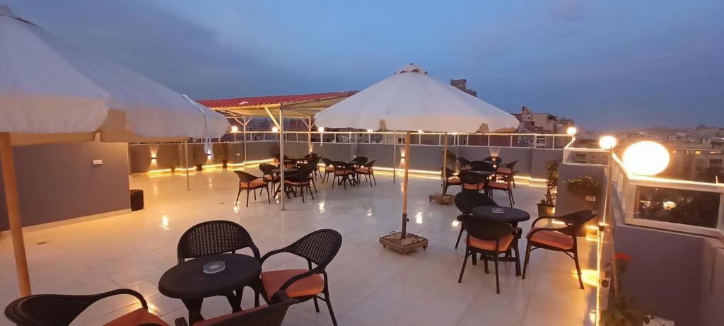 Phoenix Pyramids View Inn 4