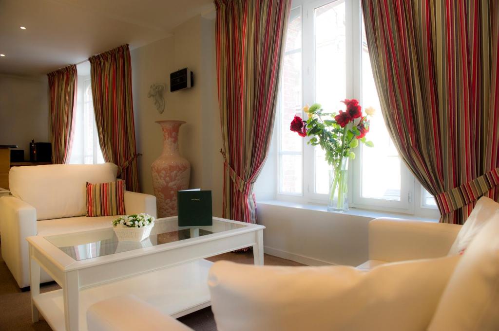 Posezení v ubytování Hôtel Burgevin