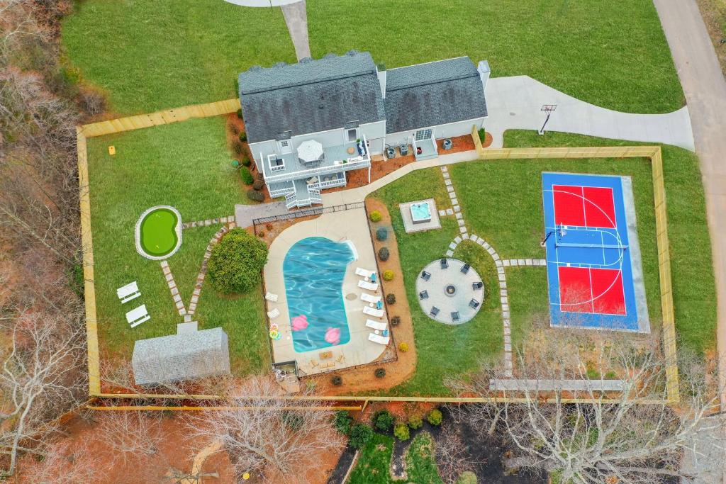 an aerial view of a house with a swimming pool at 5 Bdrm Family Retreat, Pool, HotTub, Golf, Firepit in Greensboro