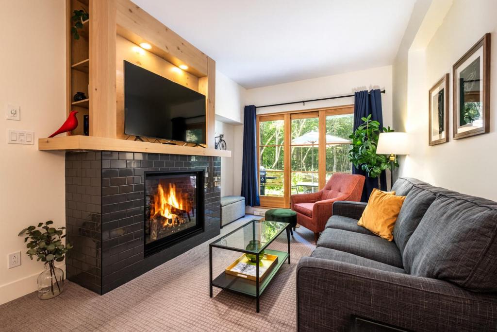 a living room with a couch and a fireplace at Tremblant Prestige - Étoile 1500-2 in Mont-Tremblant