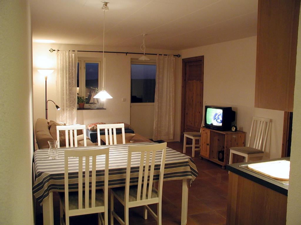 TV a/nebo společenská místnost v ubytování Skönadal B&B