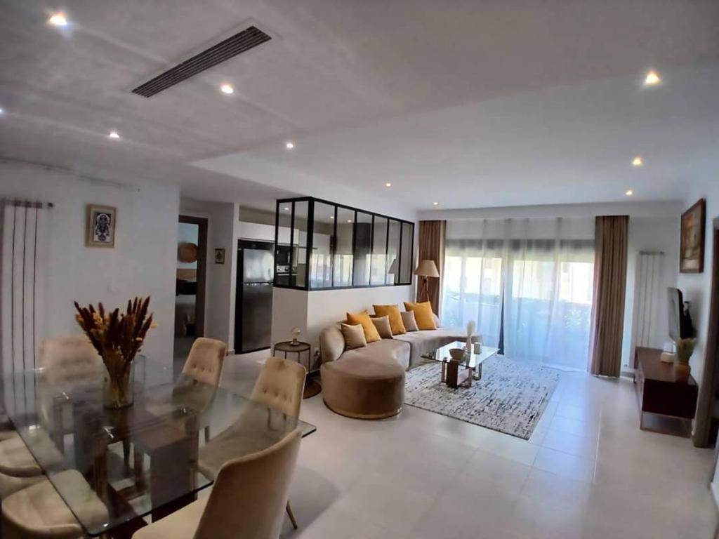 a living room with a glass table and a couch at Bayt Nour - Alger Riyadh City Oued El Moussa in Ouled Moussa