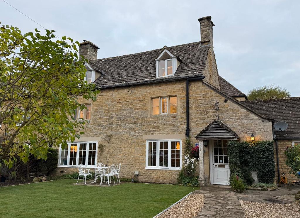 Craigmoor Cottage, enchanting, tranquil &amp; central photo photo 2