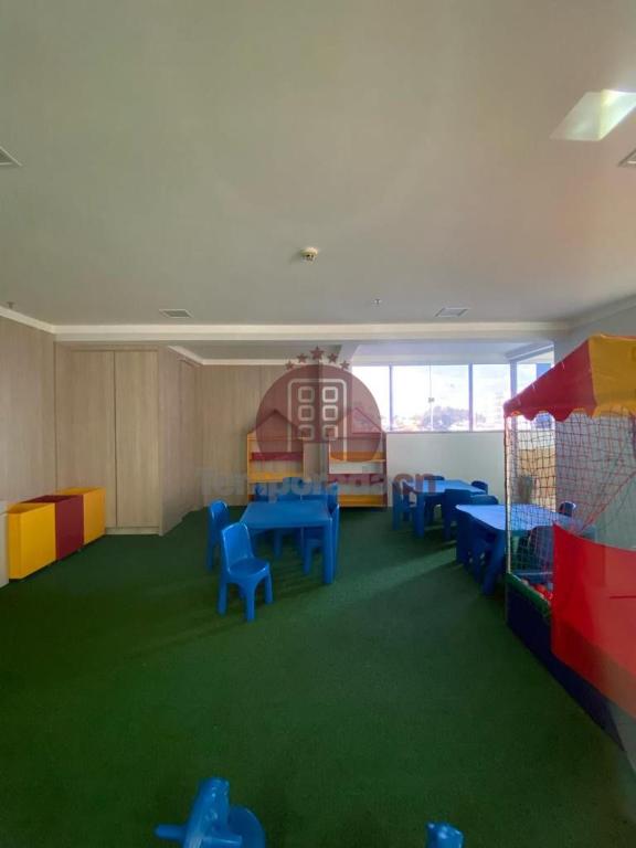 a room with a playground with tables and chairs at Piazza diRoma com acesso ao Acqua Park - Temporada CN in Caldas Novas