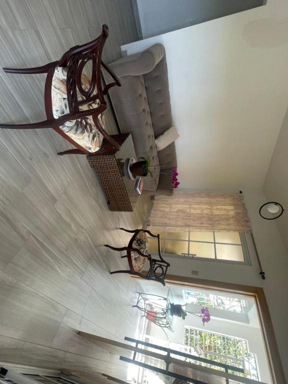 an overhead view of a living room with a chandelier at Apartmento, siéntete en casa in Monte Adentro