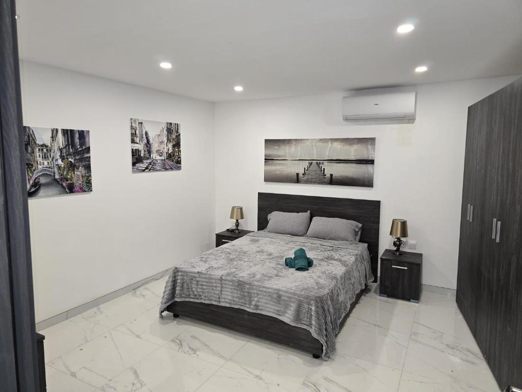 Postel nebo postele na pokoji v ubytování The Sliema Retreat by MA Properties