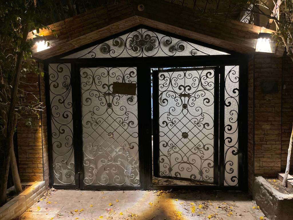 a black gate with a design on it at A dublex villa in Ghaţāţī
