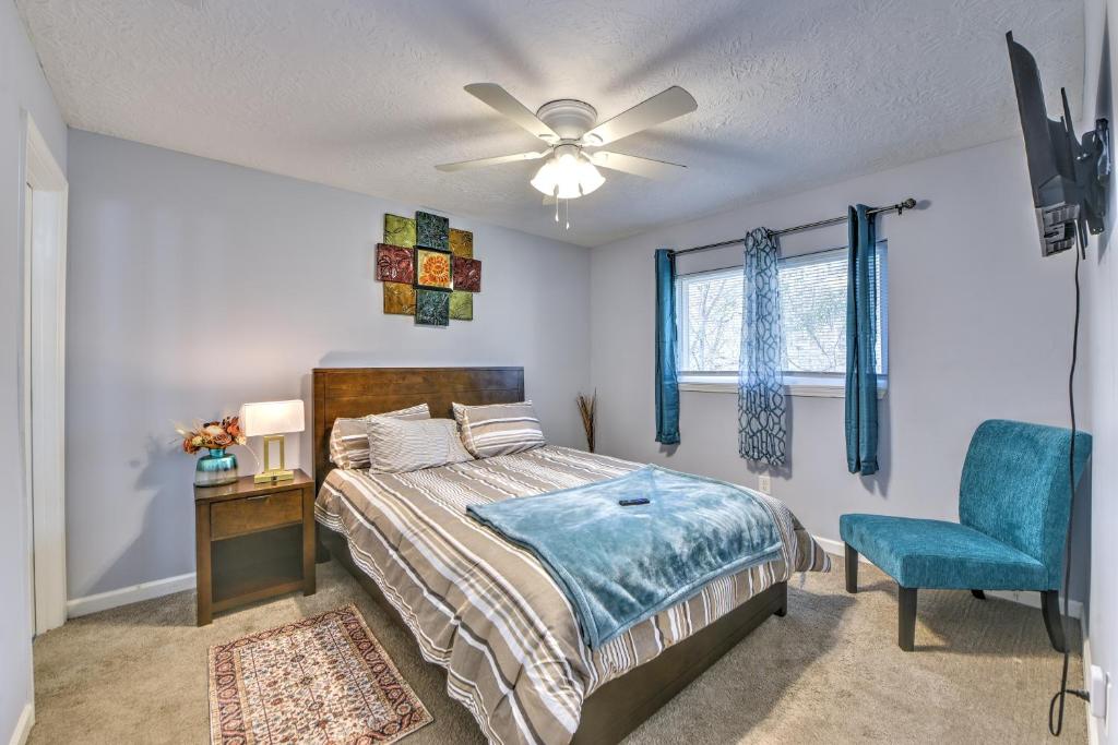 Ένα ή περισσότερα κρεβάτια σε δωμάτιο στο Heart of the Action