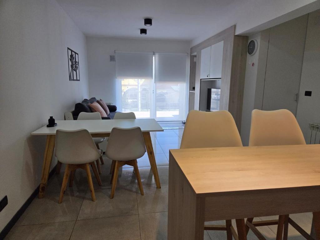 a kitchen and dining room with a table and chairs at Sol del Atardecer in Rada Tilly