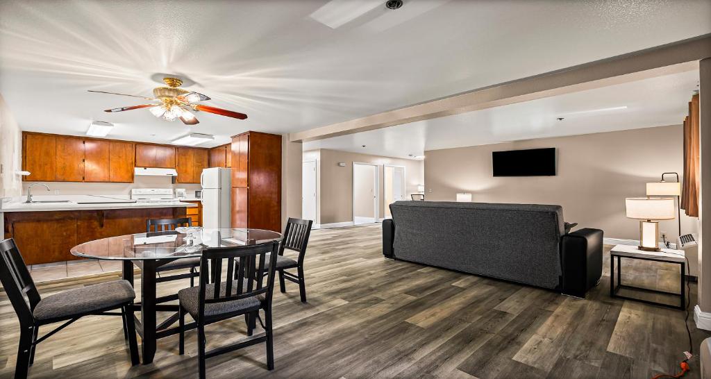 شقة KING WITH SOFA BED AND FULL KITCHEN - NON