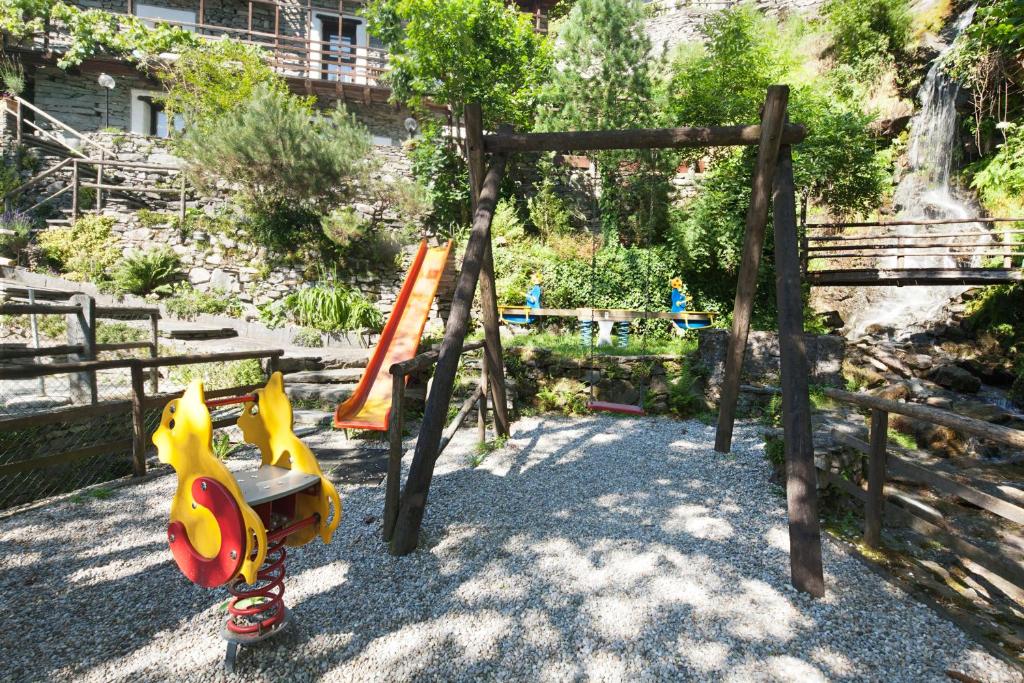 Herní místnost nebo prostor pro děti v ubytování Rustici della Verzasca Ferien Wohnungen