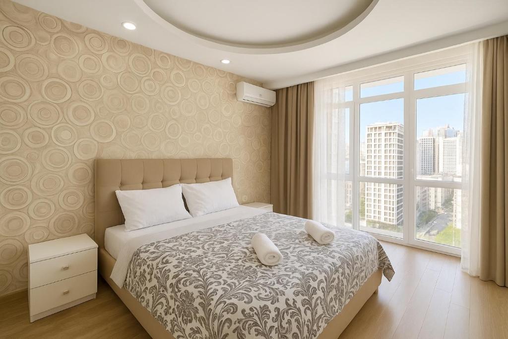 Postel nebo postele na pokoji v ubytování Sky Crown Batumi